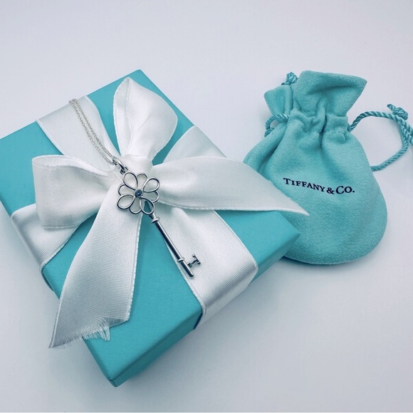 Tiffany & Co Sapphire Knot Key Charm Necklace in Sterling Silver with PACKAGING - Picture 11 of 11